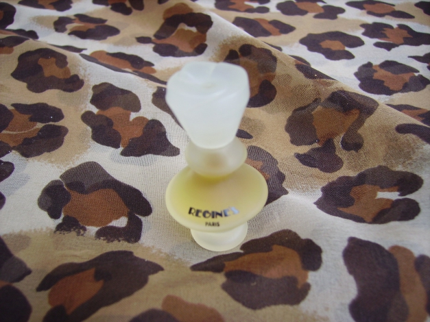 Regine's Paris - Miniatur-Parfumflakon in schönem Design!