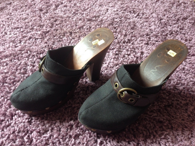 Plateau Slipper 36! Holzsohle mit Nieten! Holzsandalen Hippiechic!