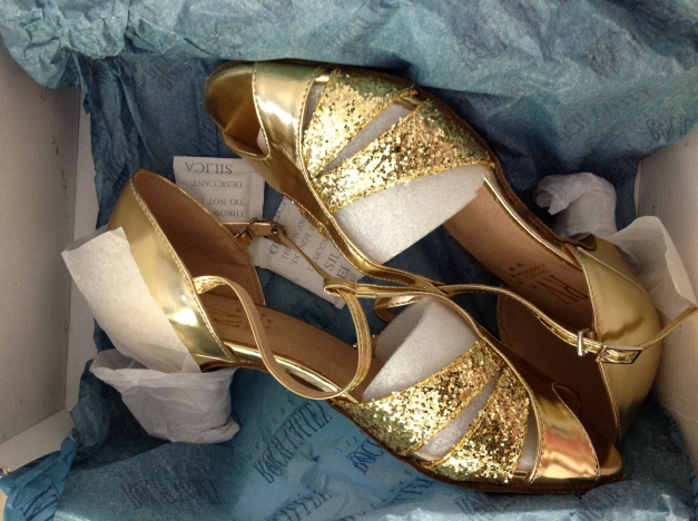NEU Tanzschuhe Peeptoes in gold Gr. 38 5.5 von Roch Valley Pumps