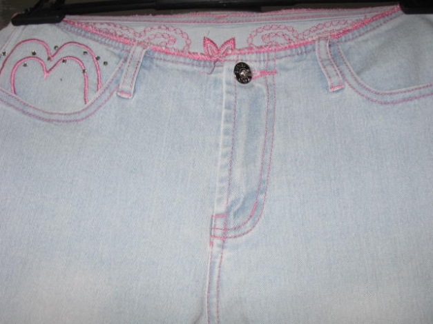 *** Verspielte ~ Stickerein ~ Steinchen ~ Caprijeans ***