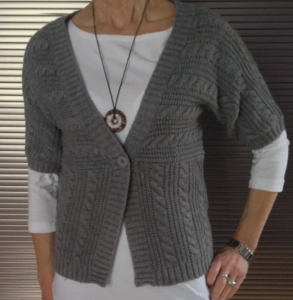 Cardigan Shortcut in Silbergrau mit Flecht Knüpfdesign! Süßer zeitloser Cut!