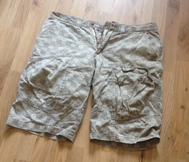 Kurze Hose kariert mit Gürtel