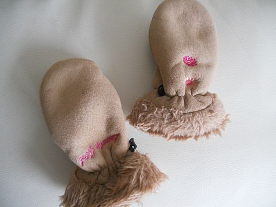 E2, Mädchen Fell Handschuhe in Braun / Camel bestickt mit Blumen/ Schrift in Rosa