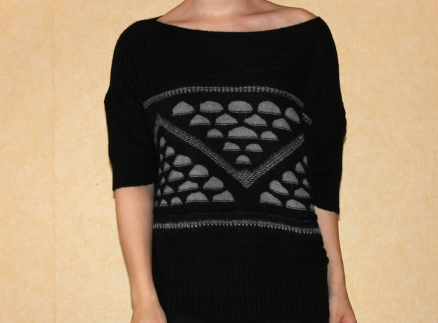 schwarzer Pullover