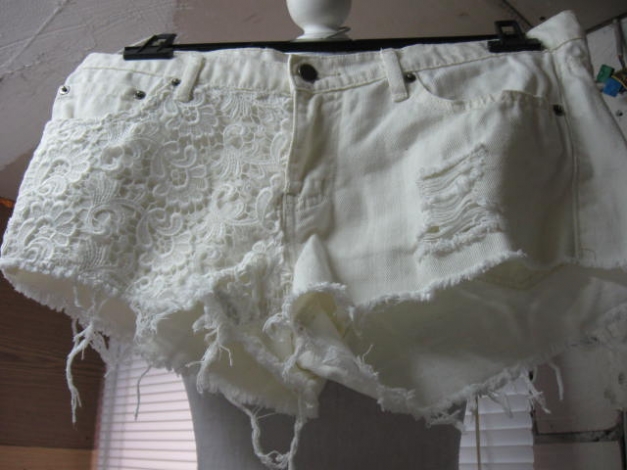 *** NEU ~ Super Shorts mit Spitze ***
