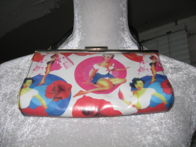 *** Kleine Pin Up Clutch ***