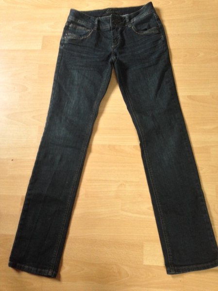 Röhrenjeans dunkles Denim von Orsay in 34!