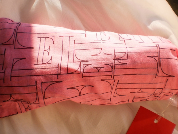 Elle Sarong im Bag in bright pink und Logo-Druck! Fashionhit!