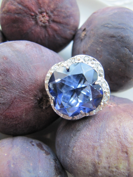 Toller Ring Modeschmuck blau-lila Blume silber Steinchen statement