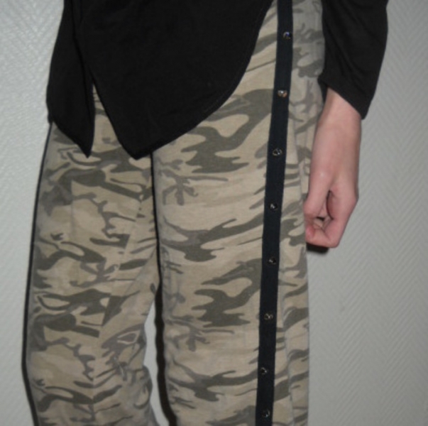 Camouflage Jogging Freizeit Hose lang Killer Nieten Studs Tarn Army Armee braun khaki 34 36 XS S M Blogger