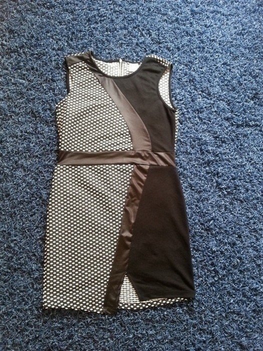 Figurbetontes Kleid von Vero Moda, Gr. 38 (M 36 S) Bodycon schwarz/weiß