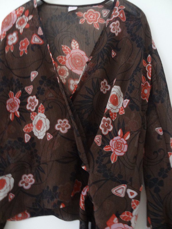 Wunderschöner Zweiteiler Wickeljacke + Rock Blumenprint Gr. M