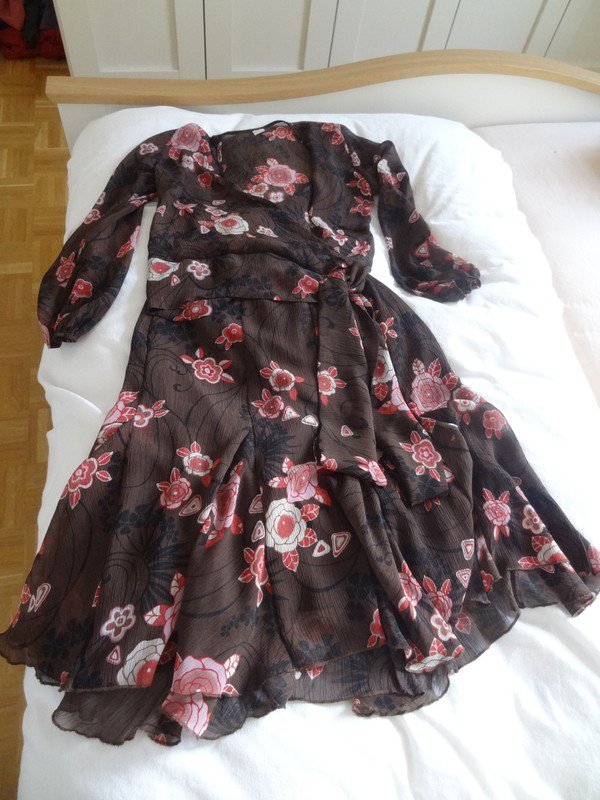 Wunderschöner Zweiteiler Wickeljacke + Rock Blumenprint Gr. M