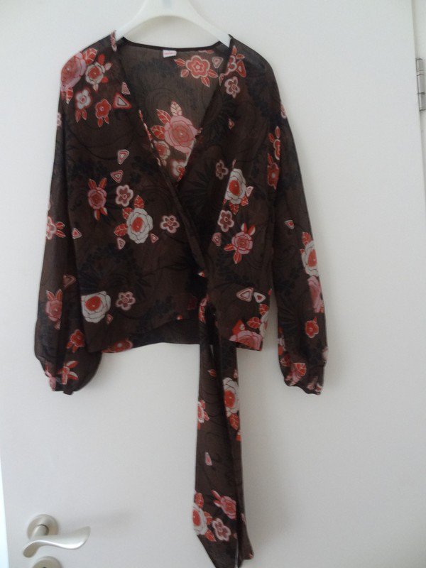 Wunderschöner Zweiteiler Wickeljacke + Rock Blumenprint Gr. M