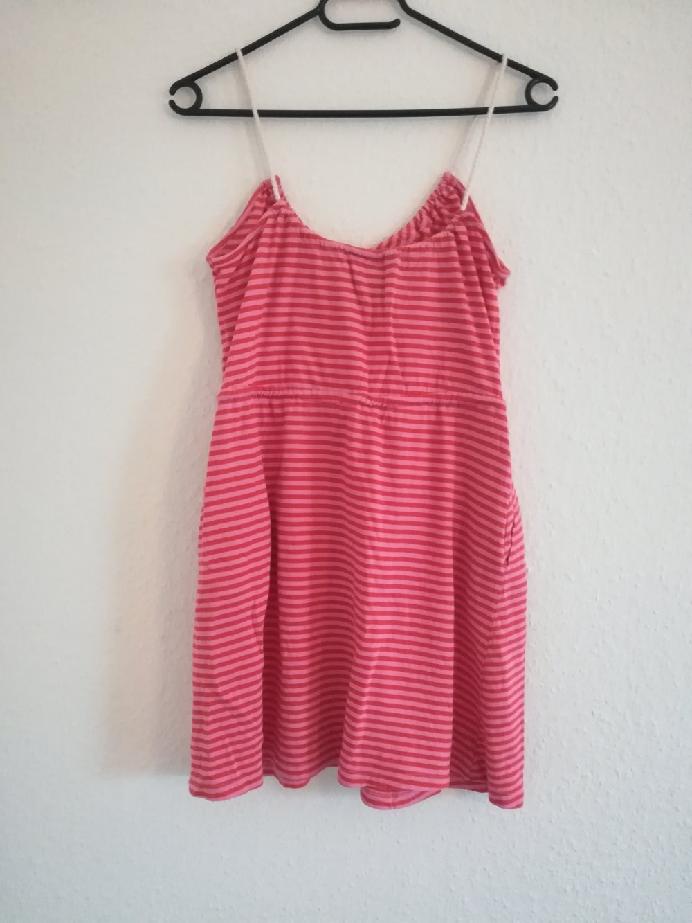 rot-pink gestreiftes Sommerkleid mit Taschen