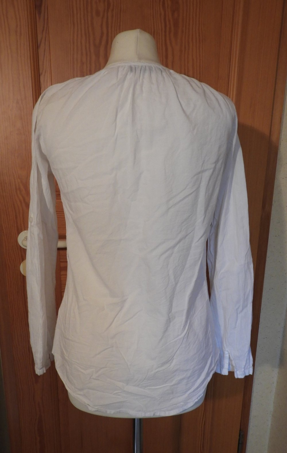 Weiße längere Bluse mit Ärmeln zum Krempeln