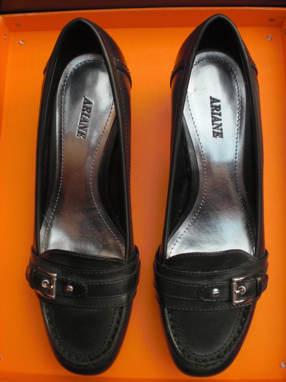 schwarze Mokassins-Pumps