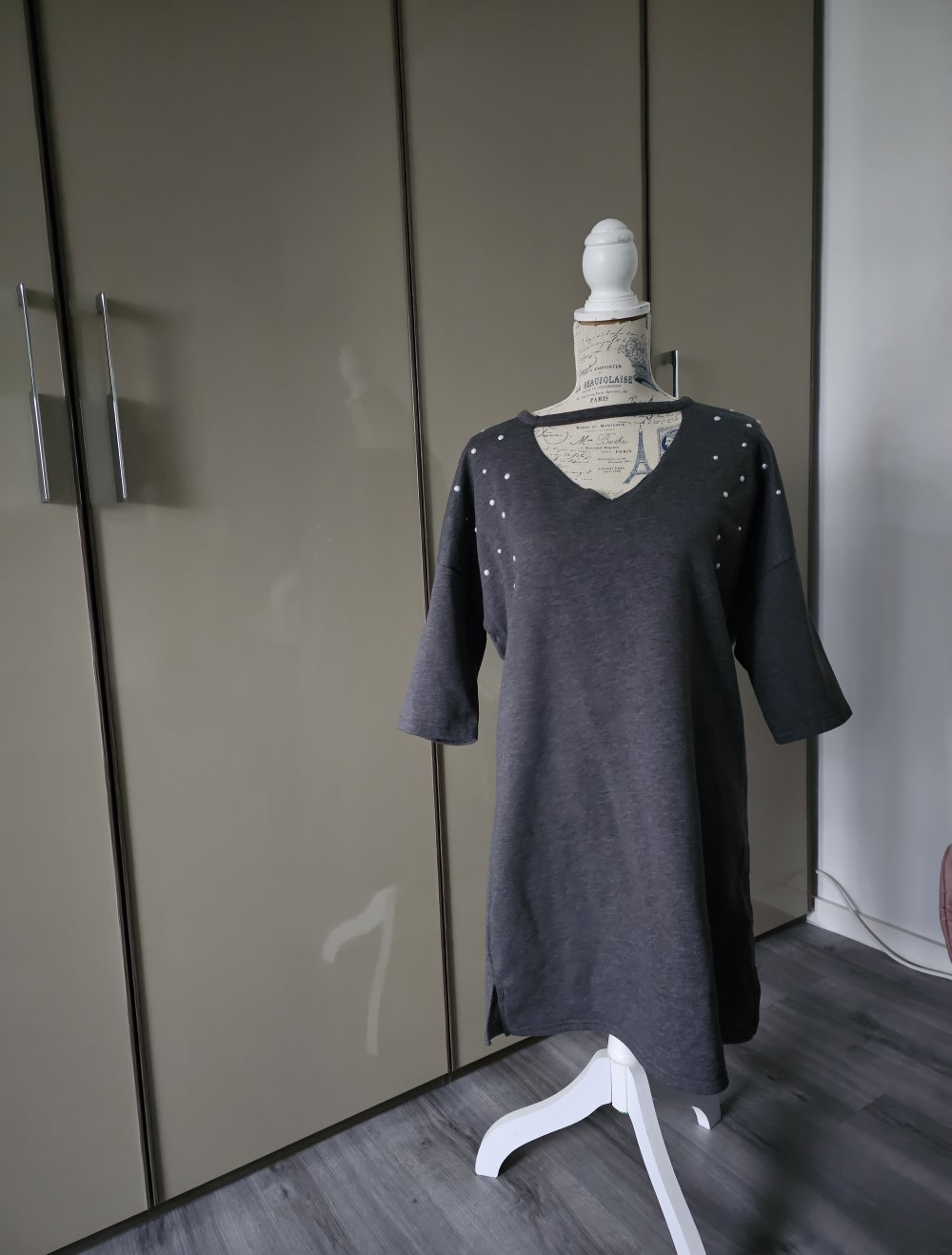 schönes Perlenkleid