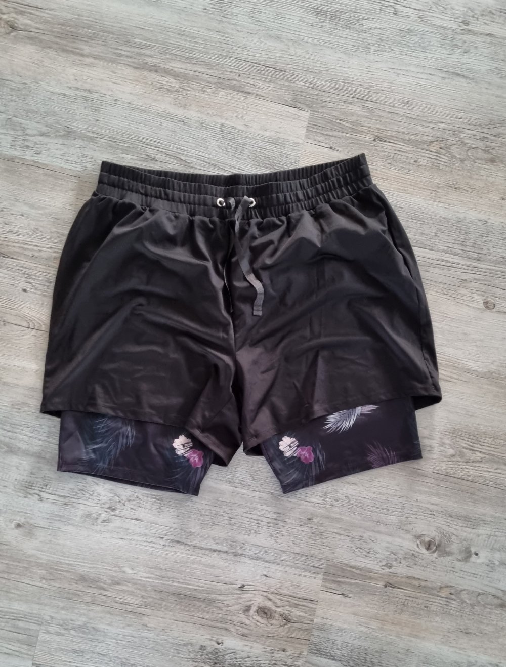 Neue, kurze Sporthose