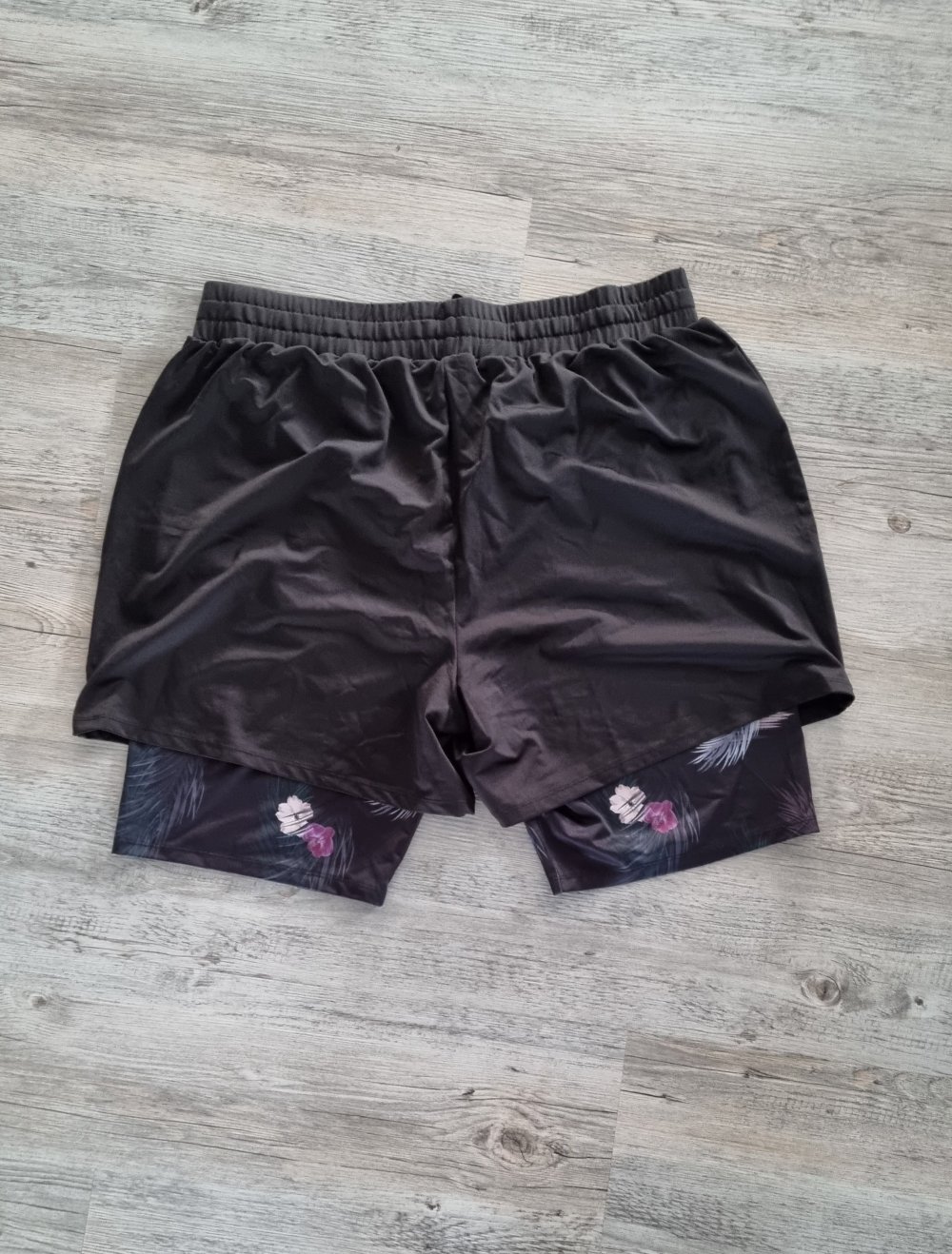 Neue, kurze Sporthose