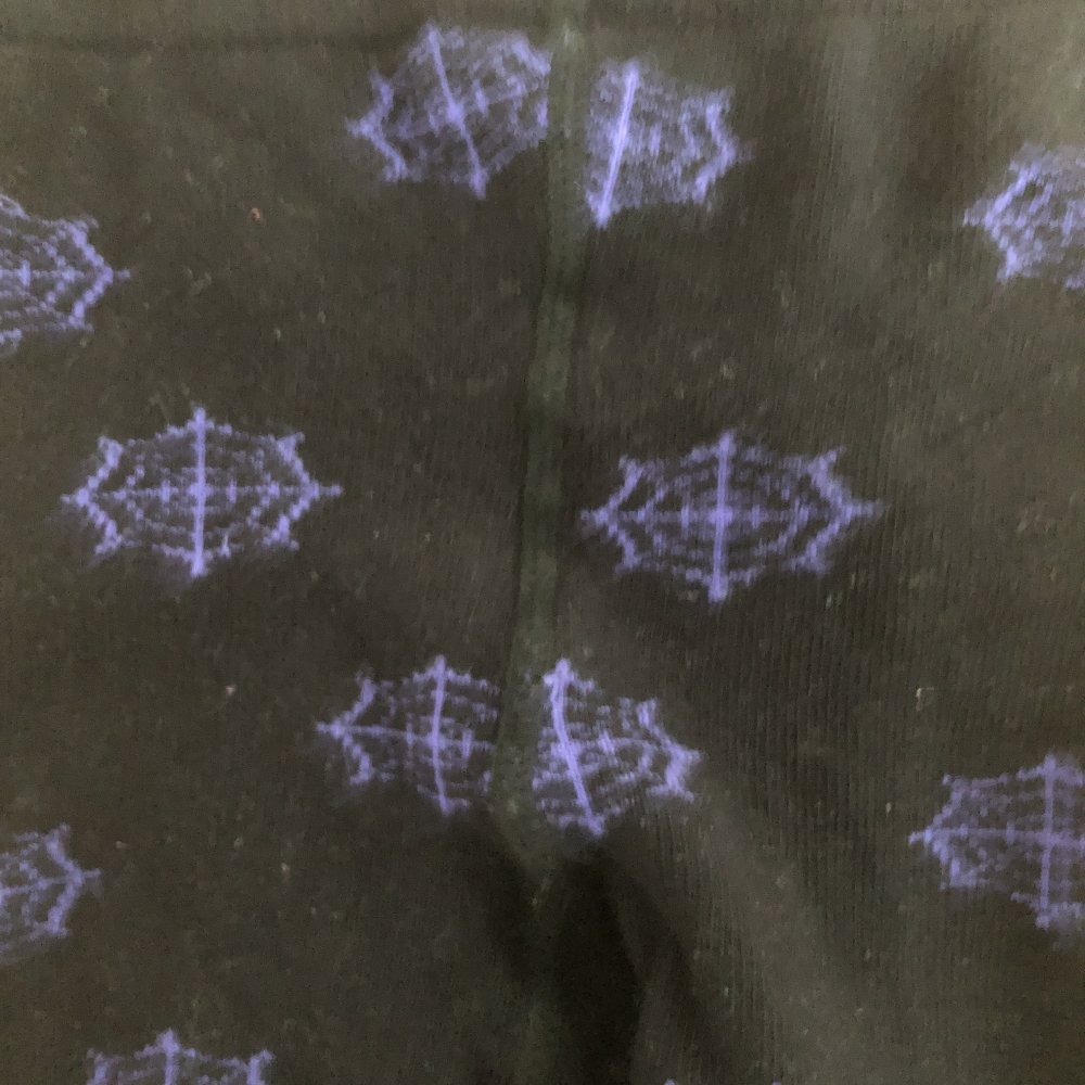 Schwarze Strumpfhose mit lila Spinnennetzen Gr.122/128 Karneval