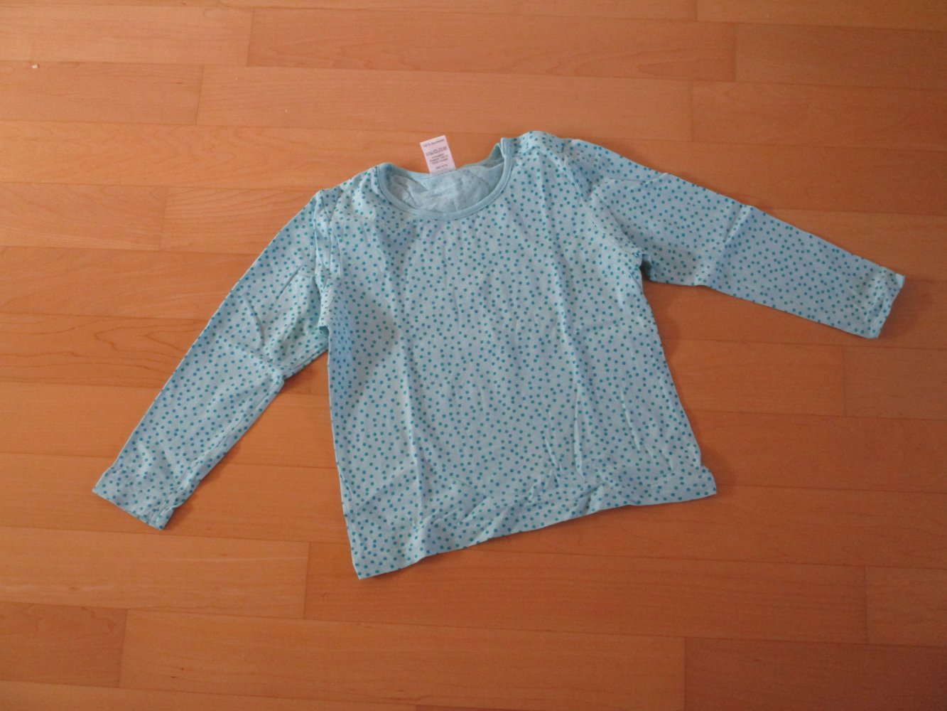 Neuwertiges langarm Shirt türkis mit Punkten Gr.98/104