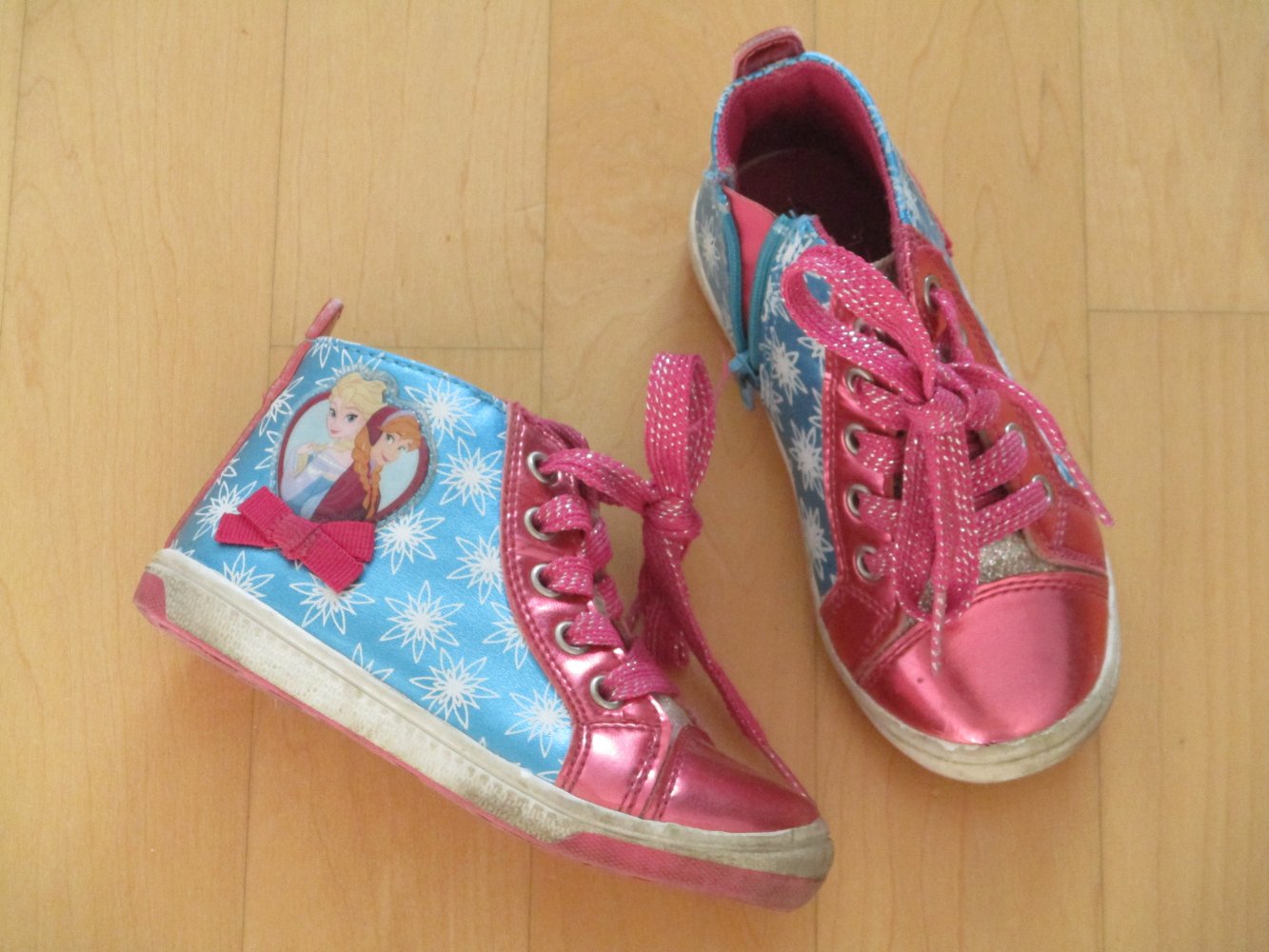 Tolle Sneakers Elsa&Anna frozen glänzend Gr.26