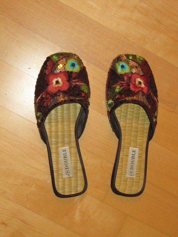 Schöne offene Schuhe Slipper Gr.38 mit Stickerei und Pailetten