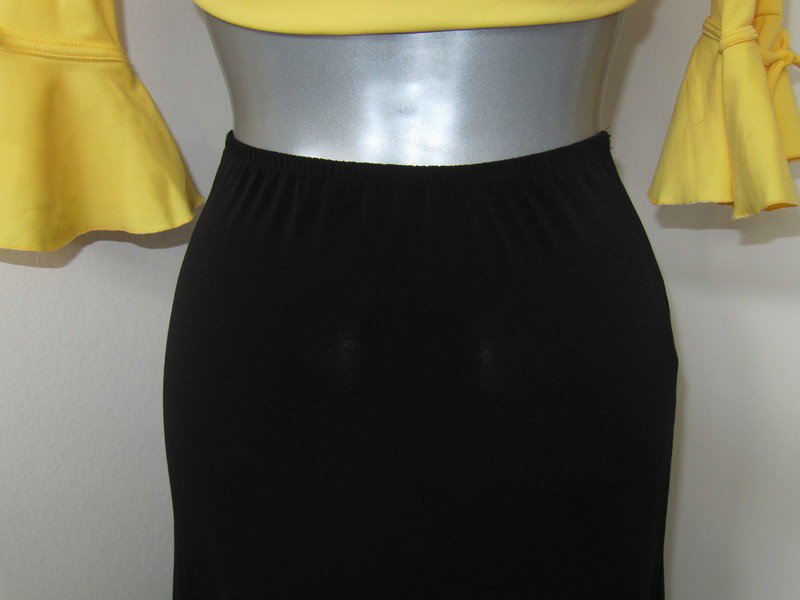 Zipfelrock schwarz Blumenmuster midi
