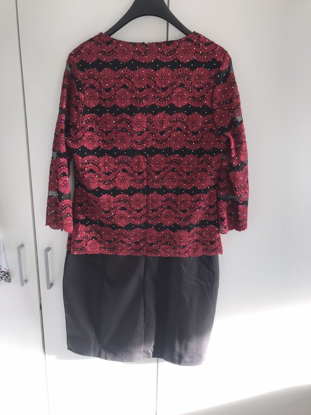 Spitzen-Kleid in Rot-Schwarz Gr. 42 / L - neuwertig