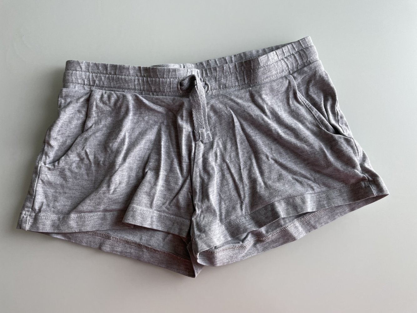 Graue Hotpants