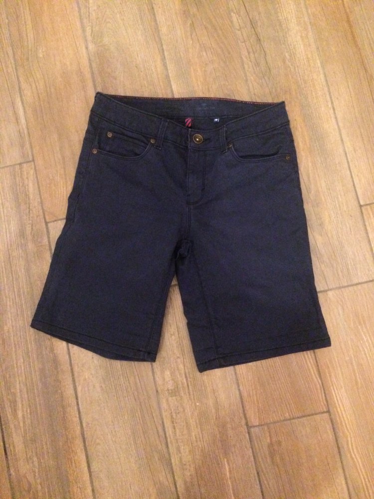Knielange Shorts 