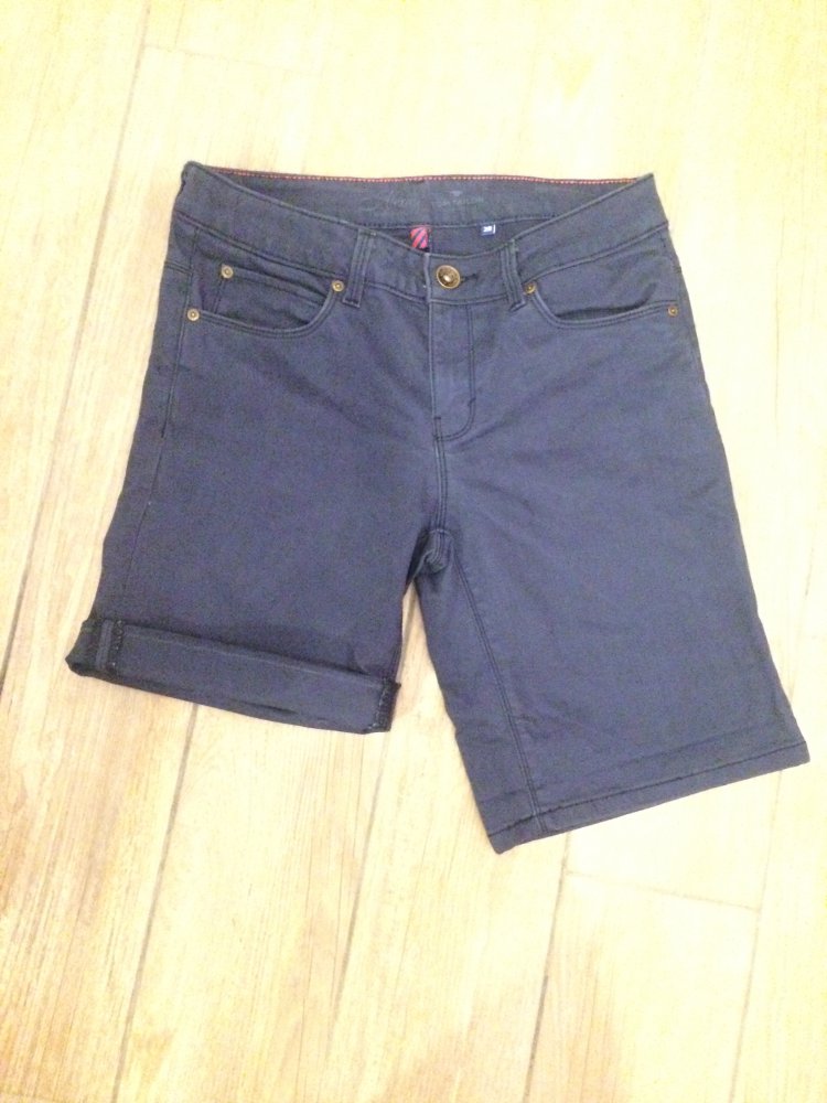 Knielange Shorts 