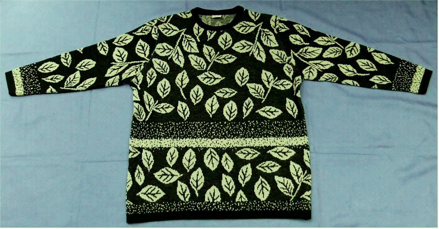 Damen-Pullover von Lucia - dunkelgrün mit hellgrünem Blätter-Motiv - Größe 42