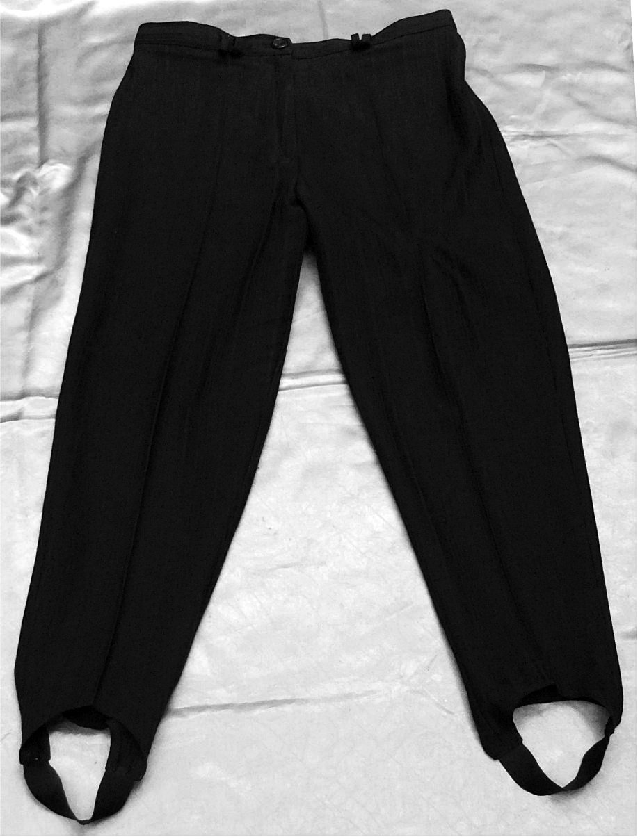 C&A Steghose / Bundfalten-Hose - schwarz mit abgesetzten Längsstreifen - etwa Größe 40