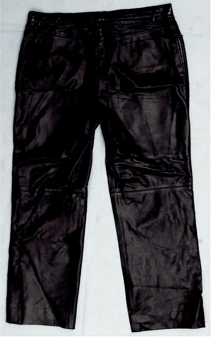 Eine glatte matt glänzende Hose von Hauber - Schwarz mit Blumenmotiv - Größe 42