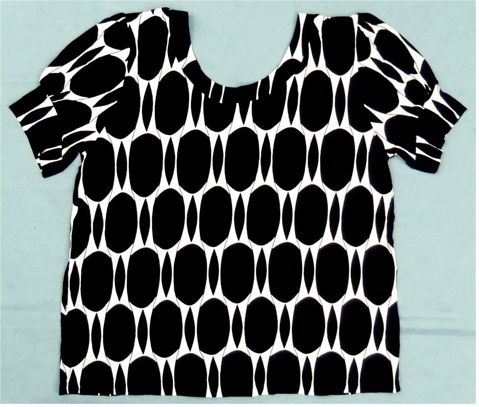 Savannah Kurzarm-Shirt - Mit Rundnackenausschnitt - Größe L - schwarz / weiß