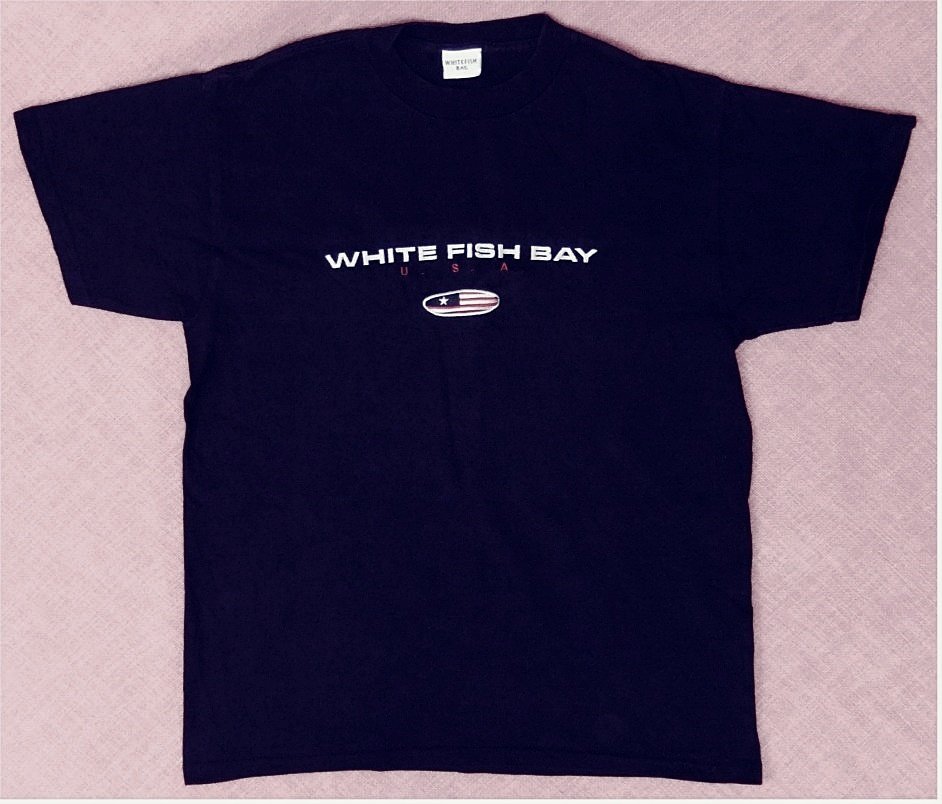 White Fish Bay T-Shirt - dunkelblau mit Aufschrift - Gr. M