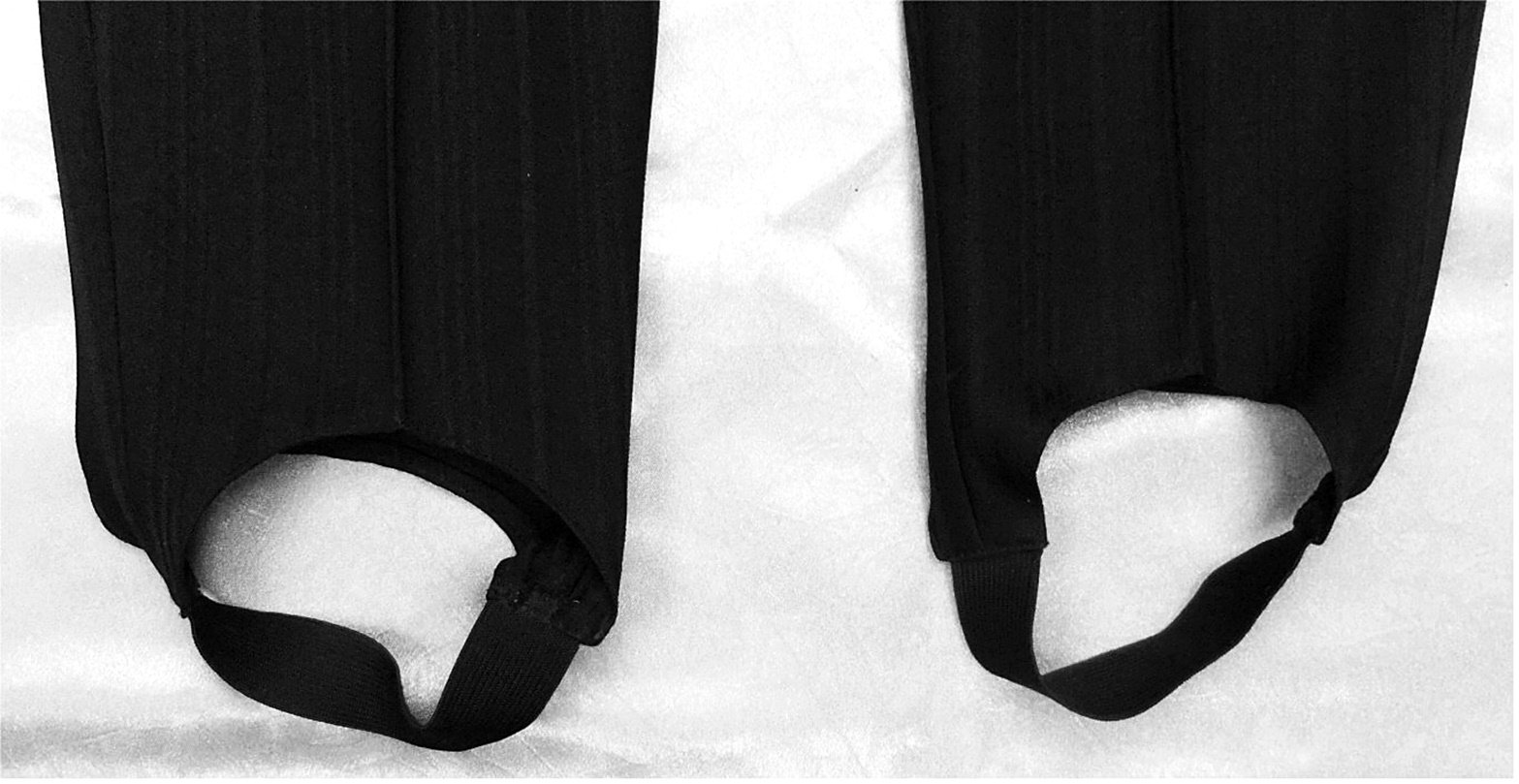C&A Steghose / Bundfalten-Hose - schwarz mit abgesetzten Längsstreifen - etwa Größe 40