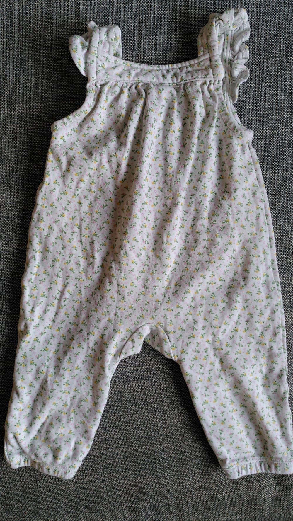 Sommerliche Latzhose Gr. 68