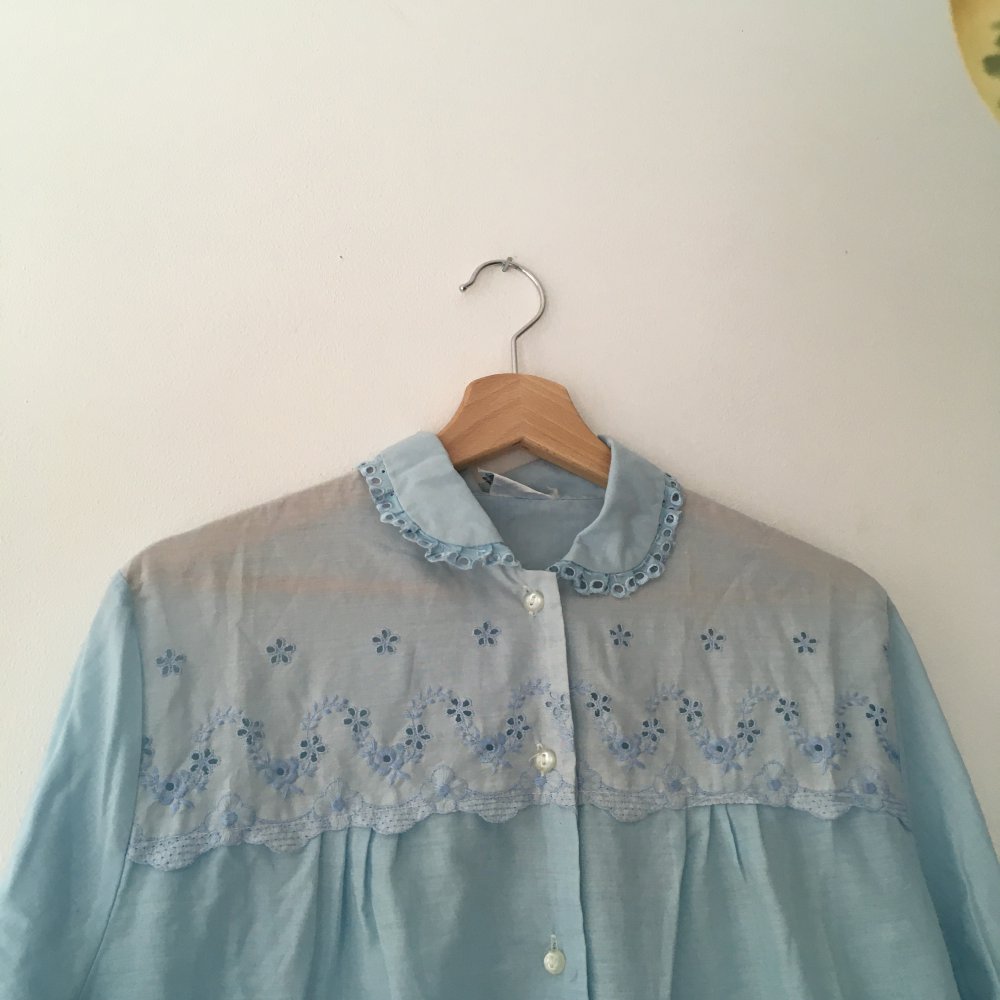*Vintage* Leichtes Nachthemd/ Kleid in Hellblau mit Lochstickereien