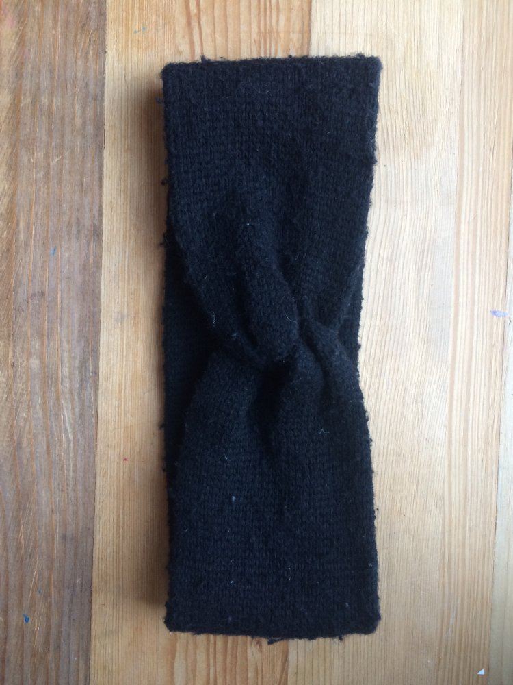 Schwarzes Stirnband mit „Knoten“