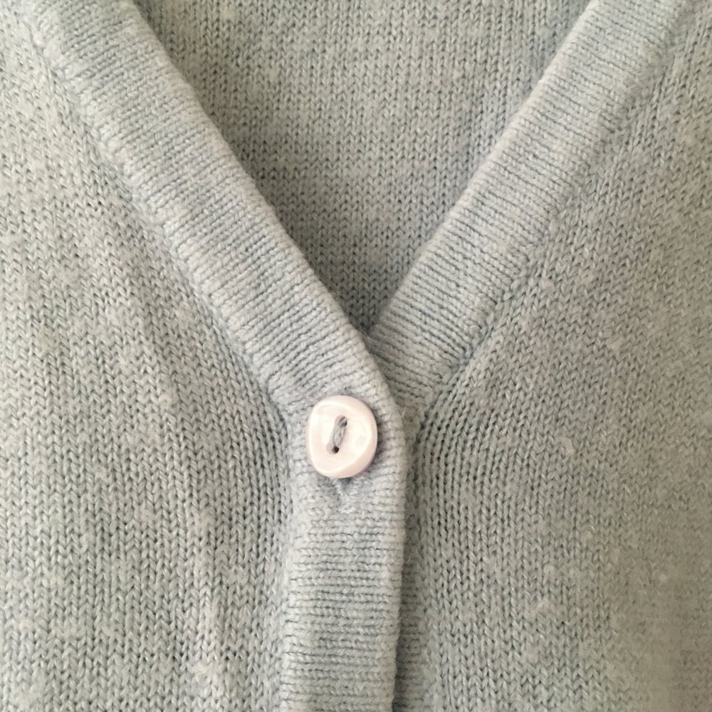 *Vintage* Eisblauer Feinstrick-Cardigan mit eingenähtem Top