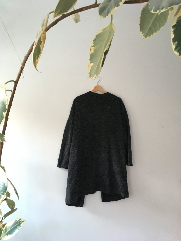 Lange grau melierte Strickjacke mit Taschen