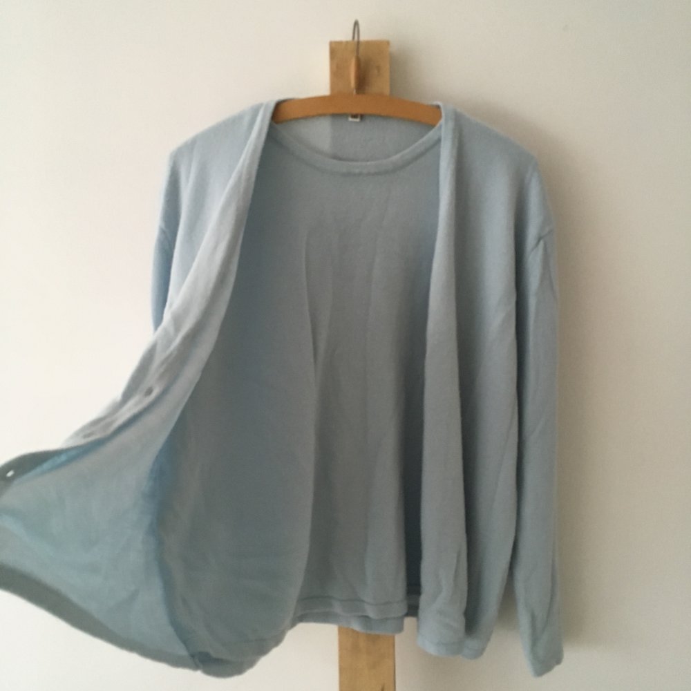 *Vintage* Eisblauer Feinstrick-Cardigan mit eingenähtem Top