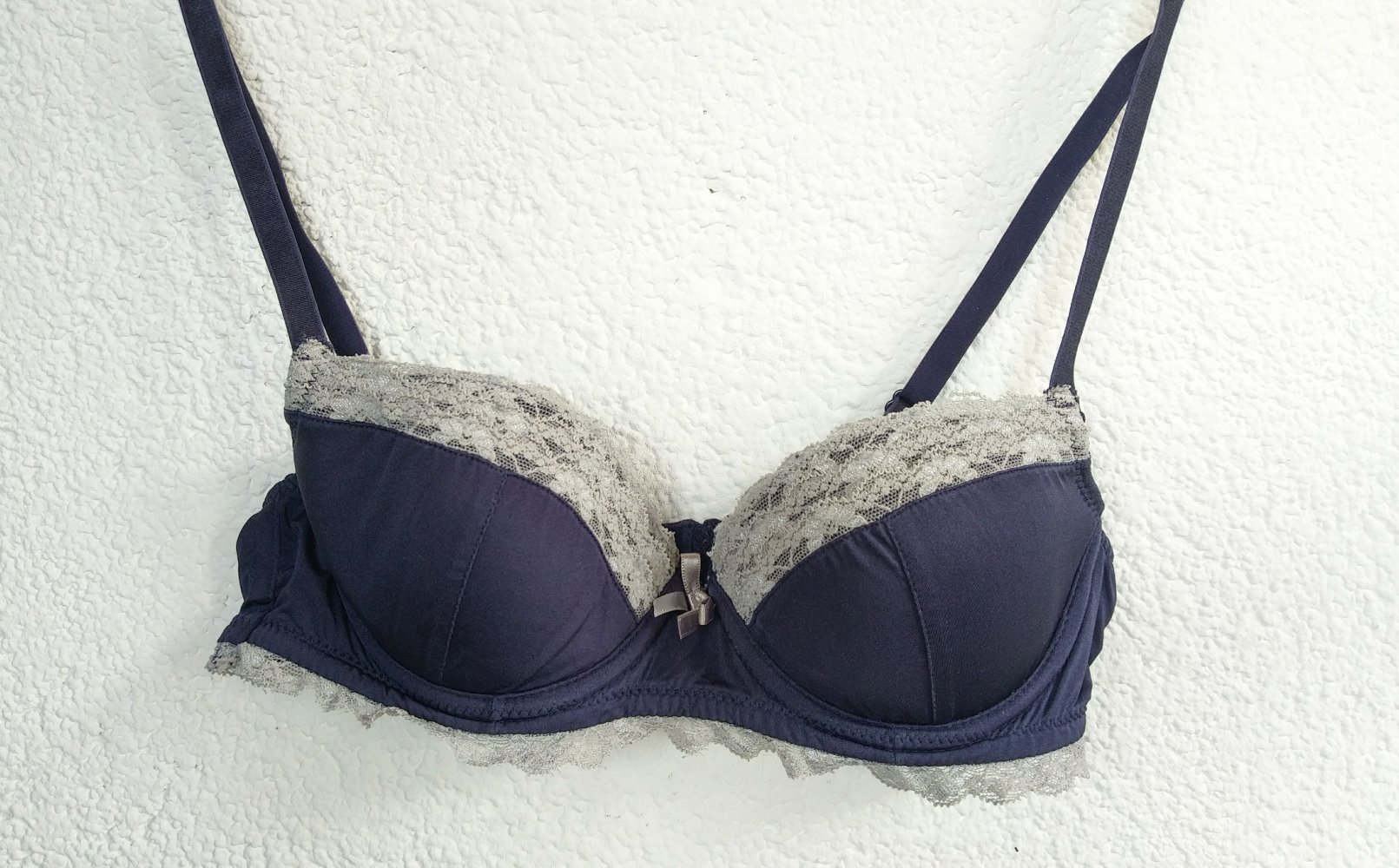 Blauer BH von H&M mit Spitze ca. Cup A