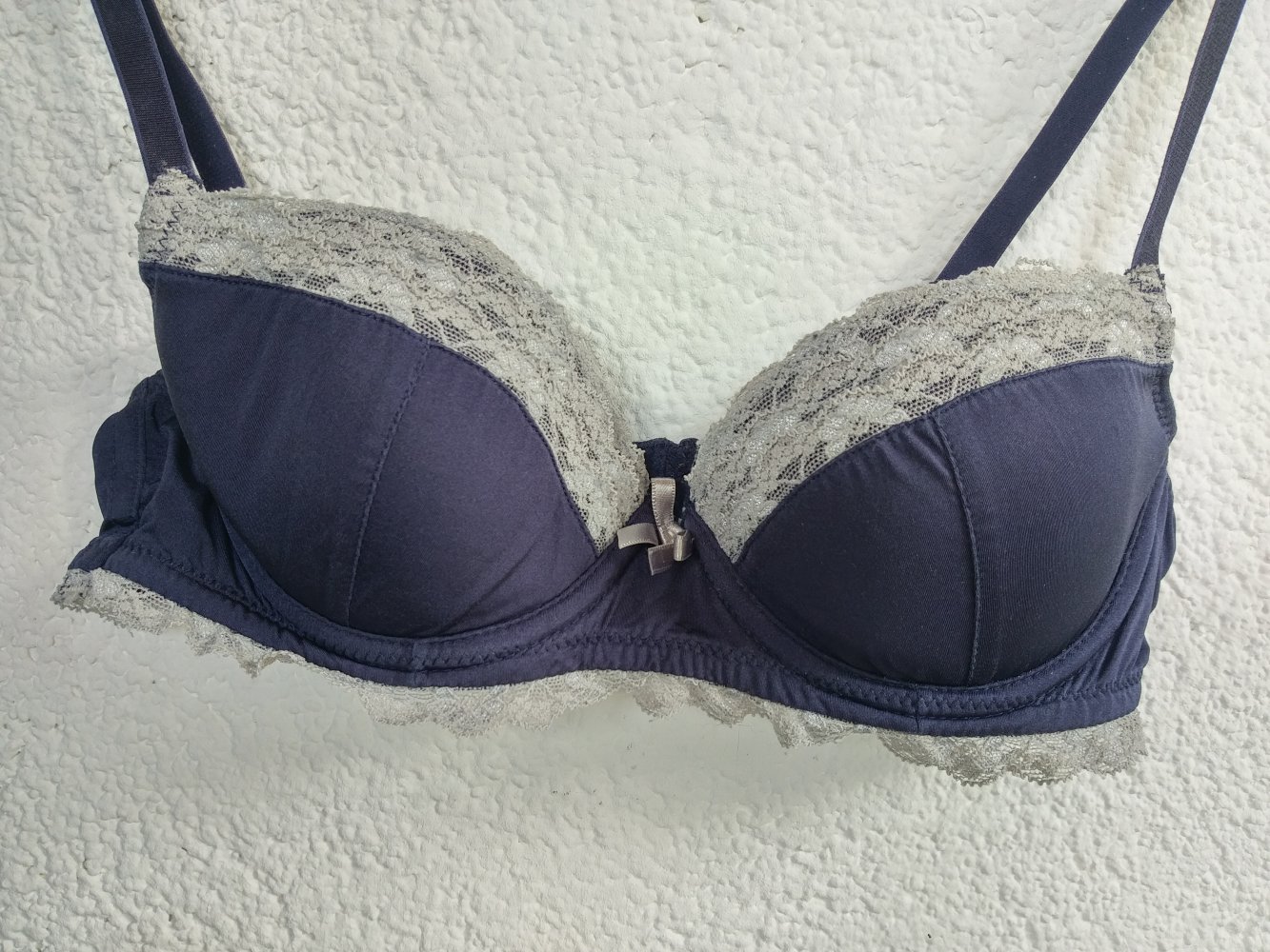 Blauer BH von H&M mit Spitze ca. Cup A