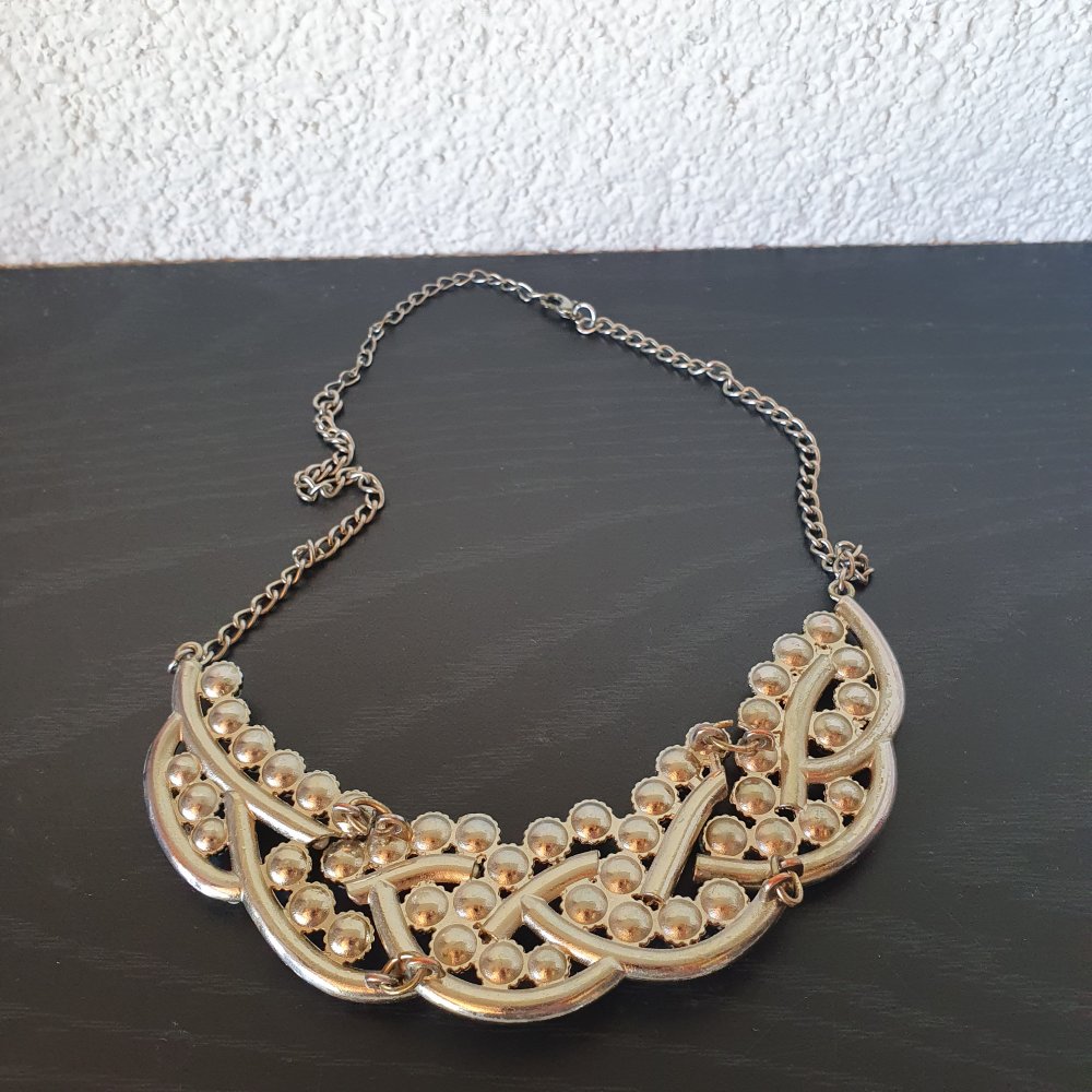Statementkette mit Perlen 
