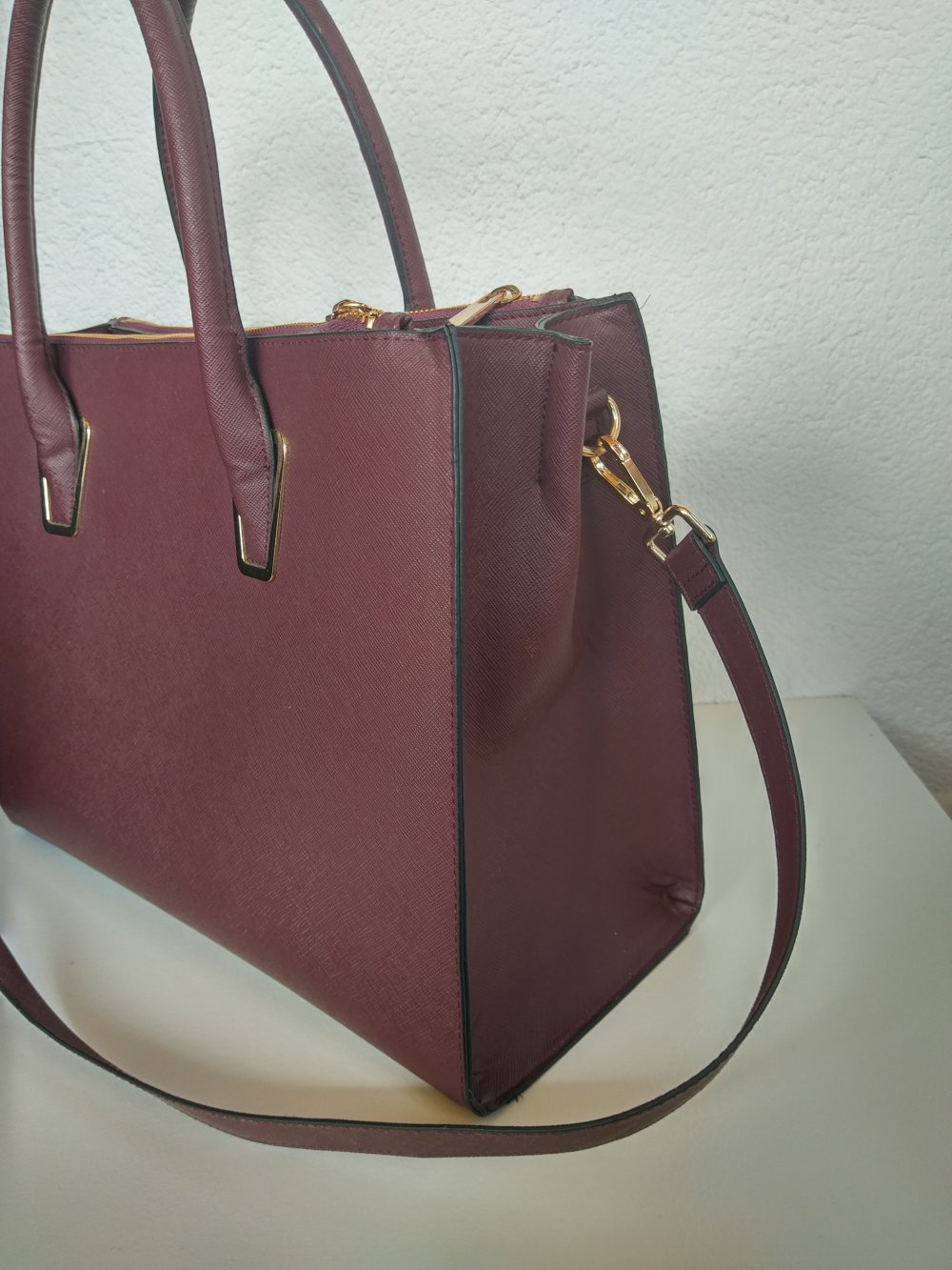 Bordeauxfarbene Handtasche von H&M