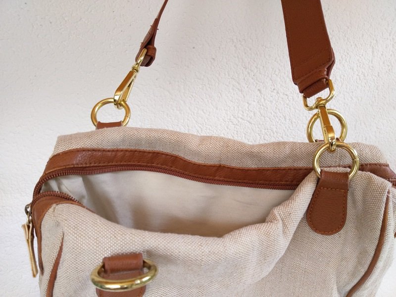 Beigefarbene Tasche 
